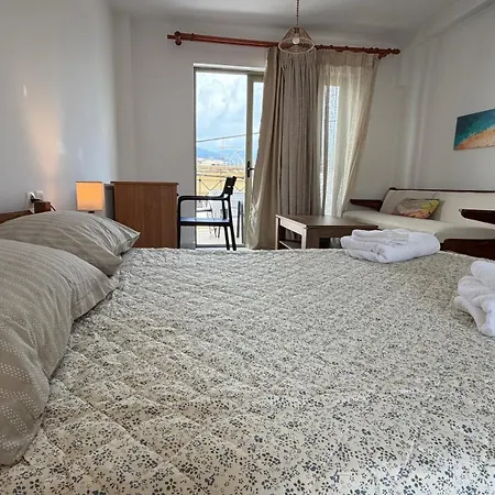 Tilde By The Square, Апартаменты Аргостолион